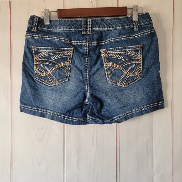 Maurices Women’s Jean Shorts, Women’s Shorts, Sz 7/8, Dark Distressed Denim, EUC - Picture 2 of 6